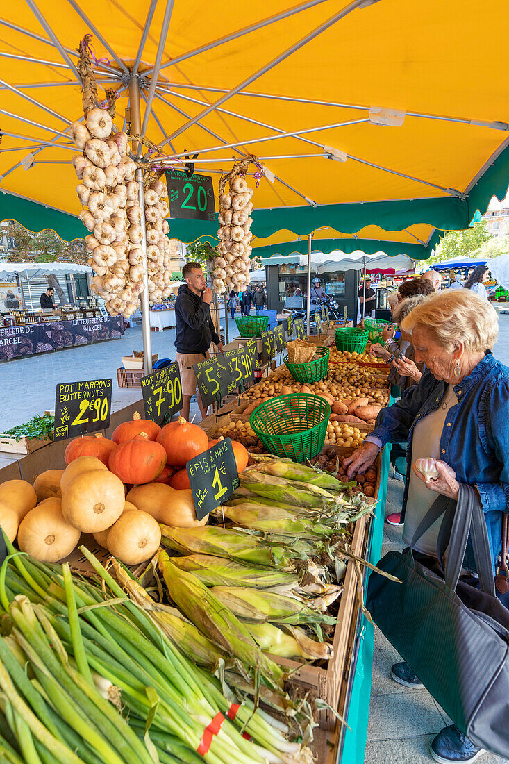 Market at Aix-en-Provence, Bouches-du-Rhone, Provence-Alpes-Cote d'Azur, France, Western Europe