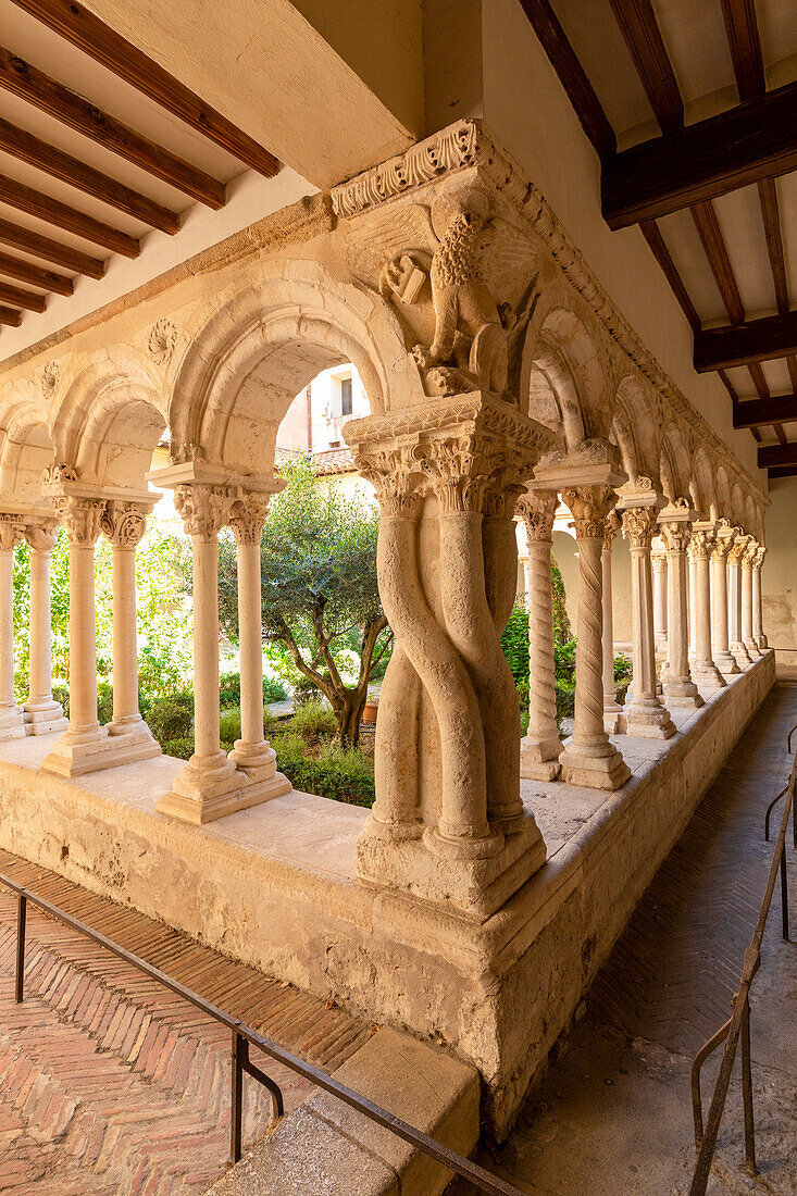 Der Kreuzgang der Kathedrale von Aix, Aix-en-Provence, Bouches-du-Rhone, Provence-Alpes-Cote d'Azur, Frankreich, Westeuropa