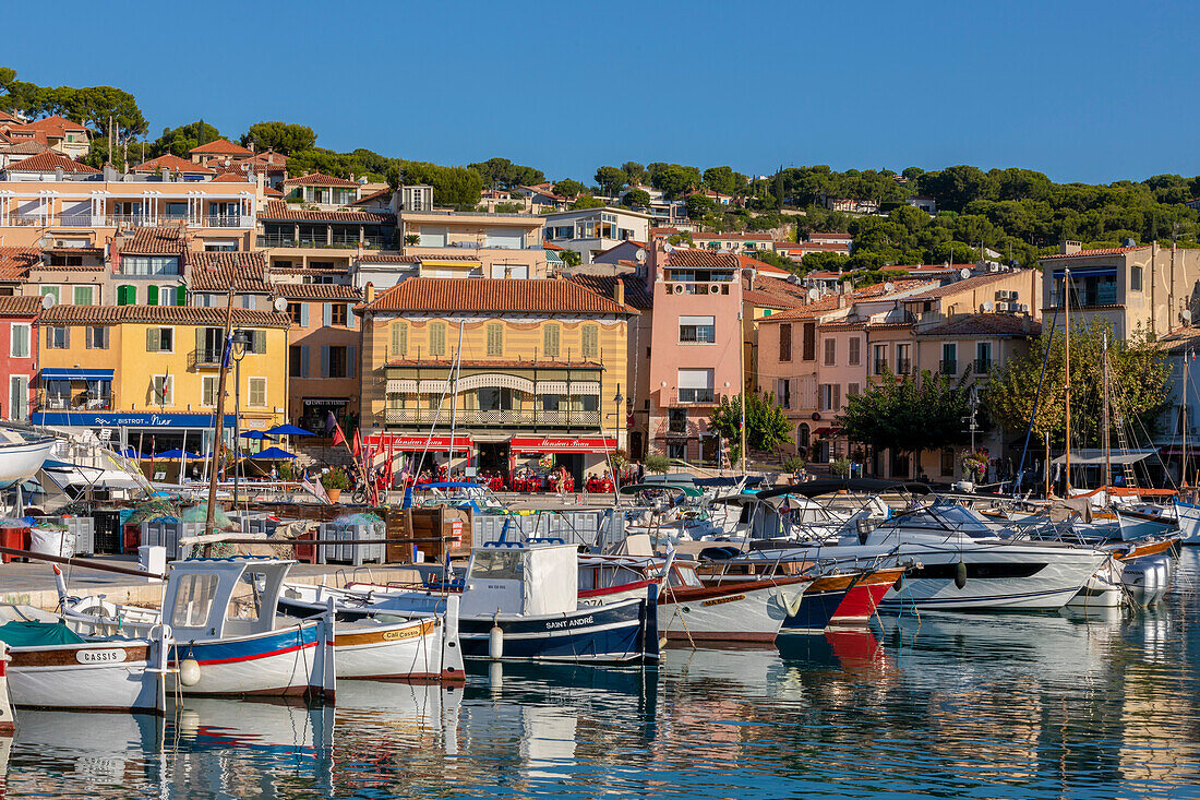 The Harbour at Cassis, Cassis, Bouches du Rhone, Provence-Alpes-Cote d'Azur, France, Western Europe