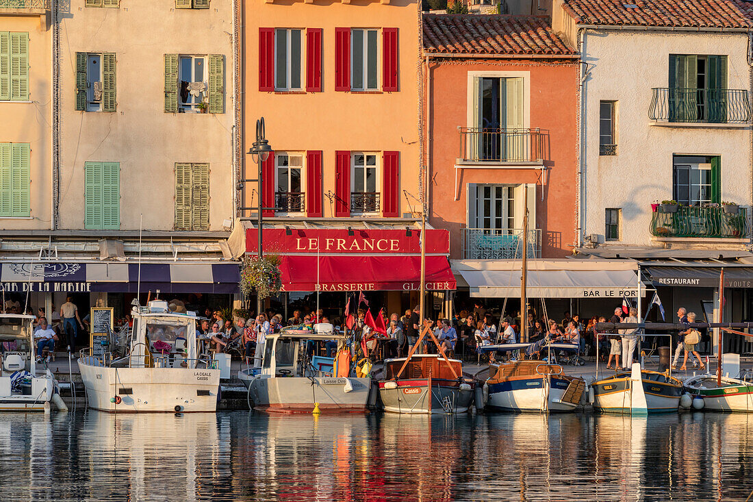 The Harbour at Cassis, Cassis, Bouches du Rhone, Provence-Alpes-Cote d'Azur, France, Western Europe