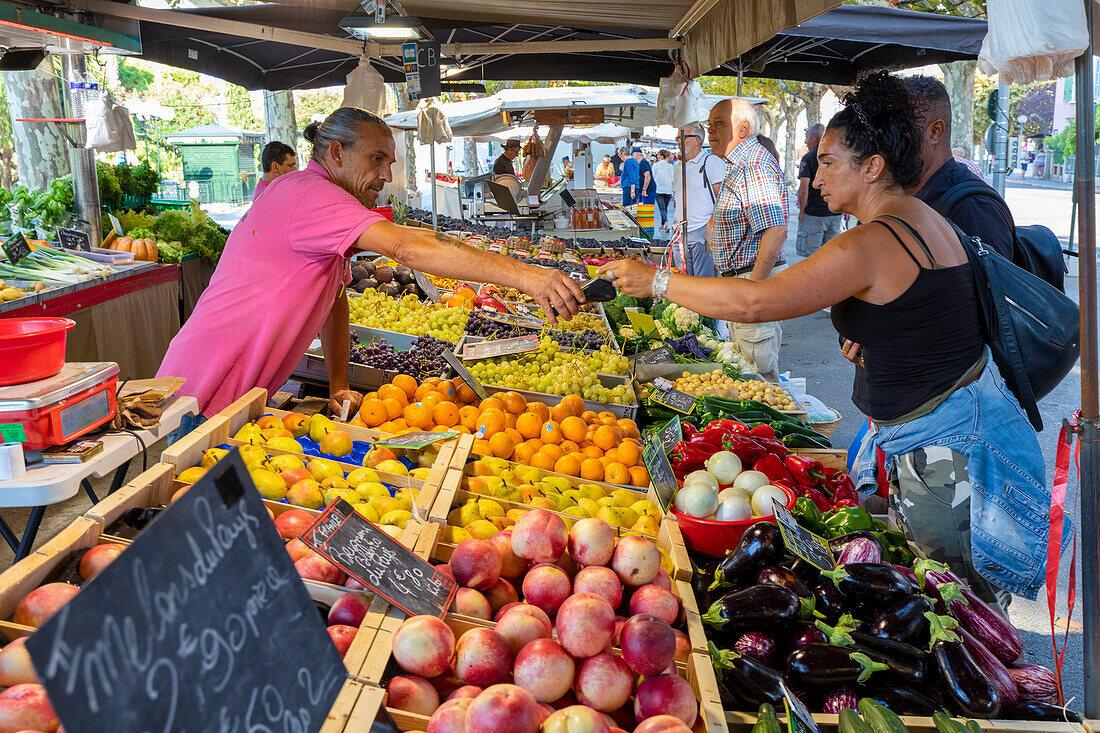 Market, Sanary-sur-Mer, Provence-Alpes-Cote d'Azur, France, Western Europe