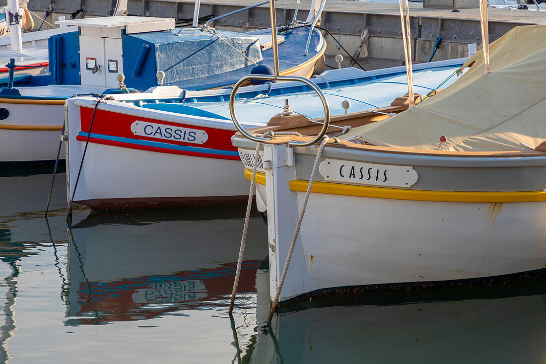 Der Hafen von Cassis, Cassis, Bouches du Rhone, Provence-Alpes-Cote d'Azur, Frankreich, Westeuropa