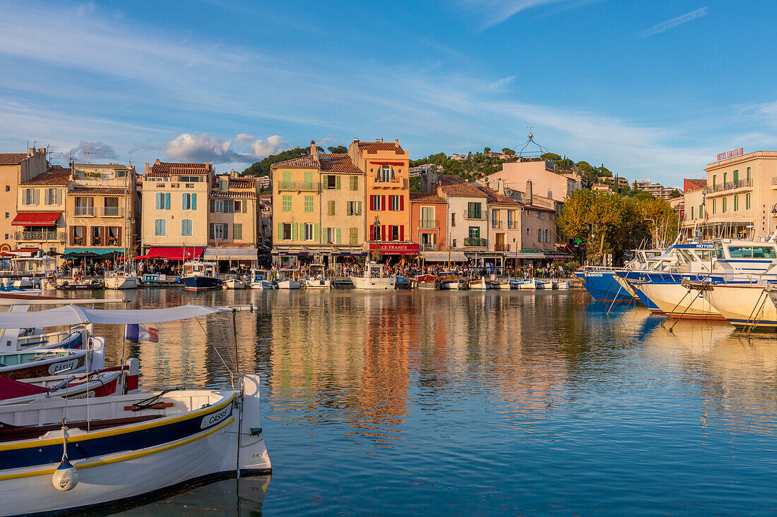 Der Hafen von Cassis, Cassis, Bouches du Rhone, Provence-Alpes-Cote d'Azur, Frankreich, Westeuropa