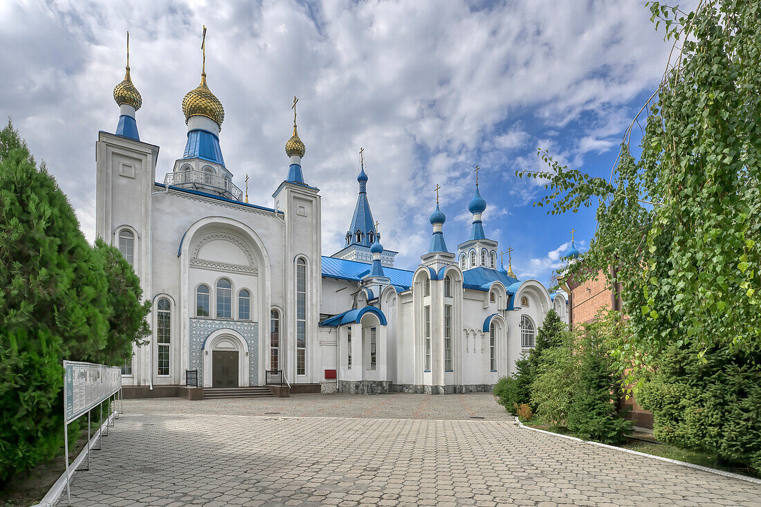 Russian Orthodox Cathedral of the Holy Resurrection, Bishkek, Kyrgyzstan, Central Asia, Asia
