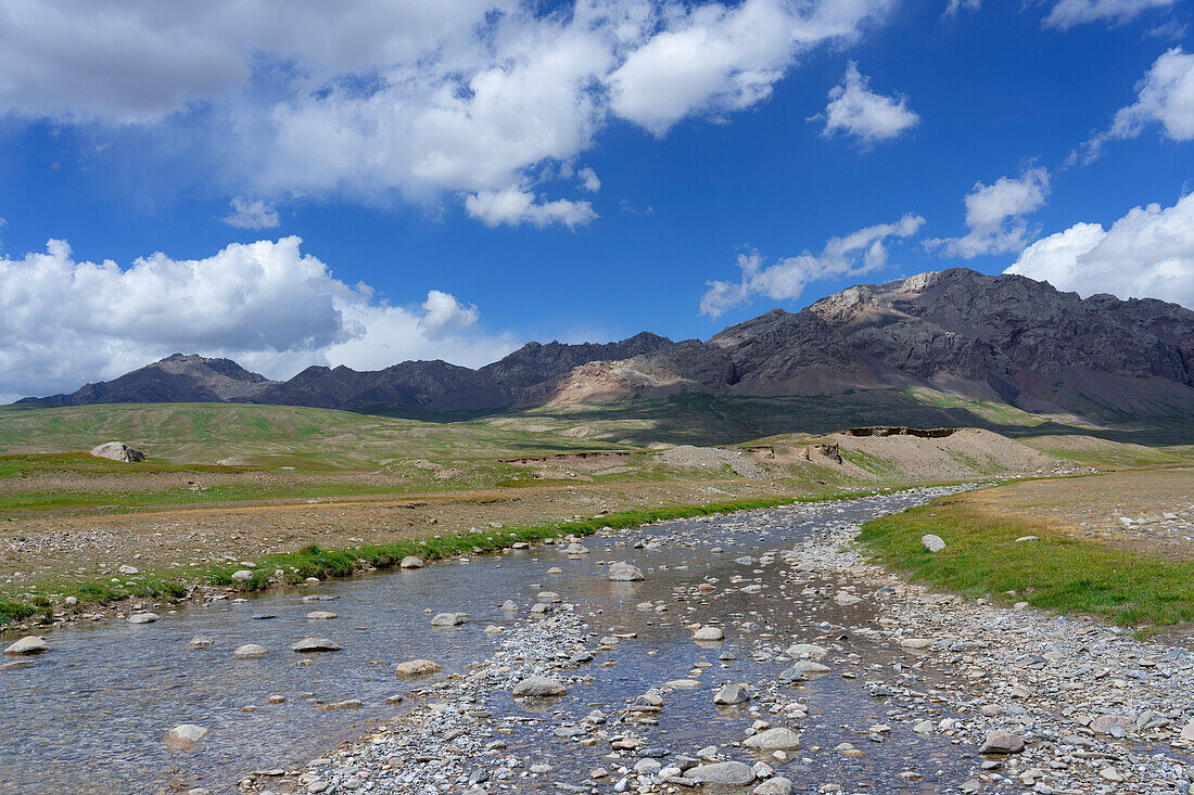 Berglandschaft, Tian Shan-Gebirge an der chinesischen Grenze, Provinz Naryn, Kirgisistan, Zentralasien, Asien