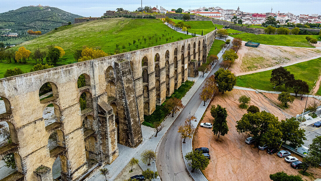 Aerial of the Aqueduct of Elvas (Amoreira Aqueduct), UNESCO World Heritage Site, Elvas, Alentejo, Portugal, Europe