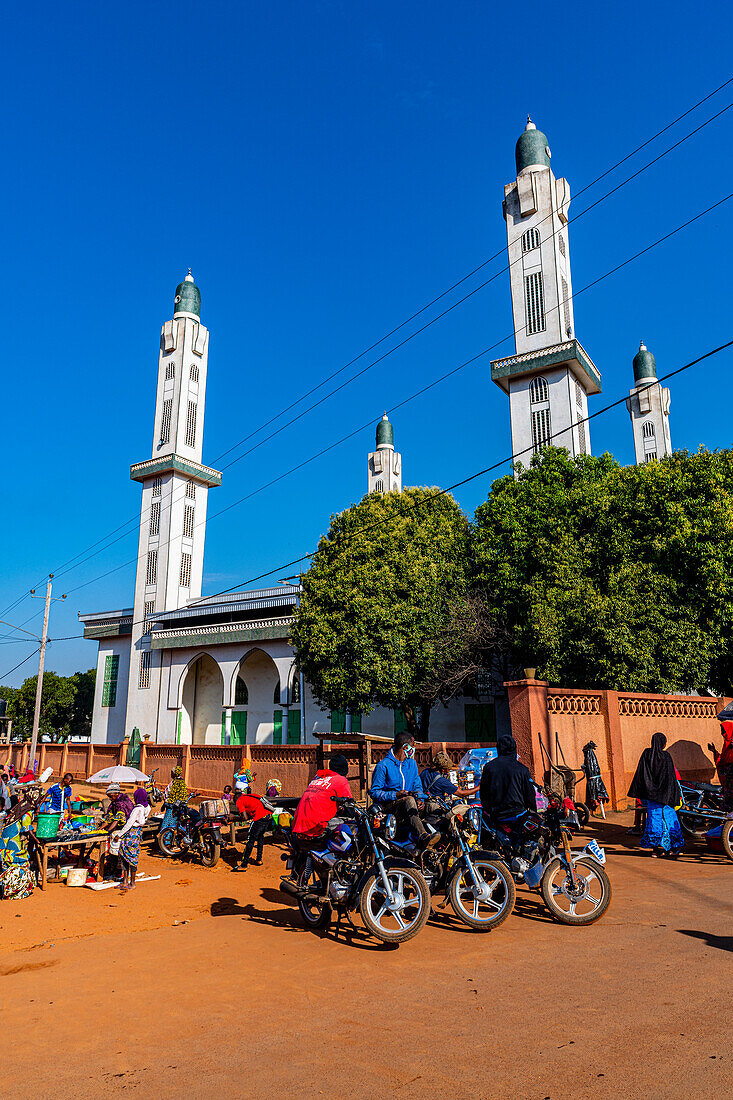 Moschee auf dem Markt von Dalaba, Futa Djallon, Guinea Conakry, Westafrika, Afrika