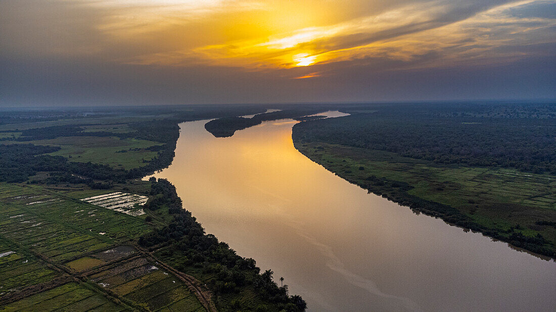 Abendlicht über dem River Gambia National Park, Gambia, Westafrika, Afrika