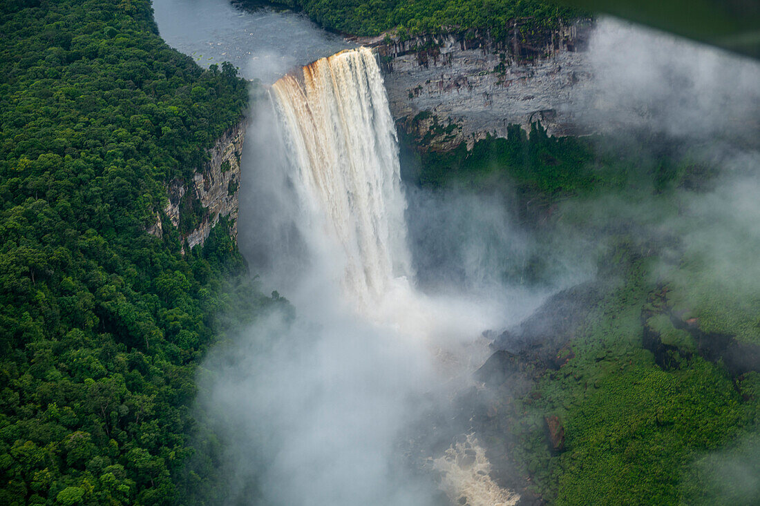 Luftaufnahme der Kaieteur-Fälle, Potaro-Fluss, Guyana, Südamerika