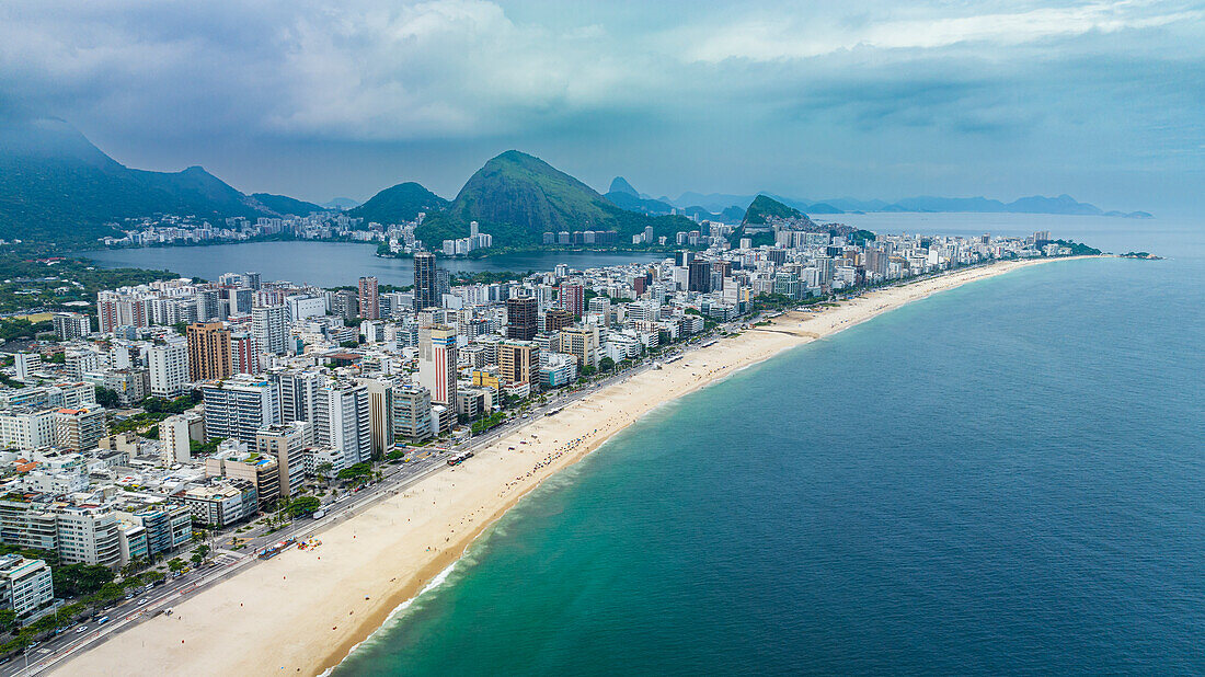 Luftaufnahme des Leblon-Strandes, Rio de Janeiro, Brasilien, Südamerika
