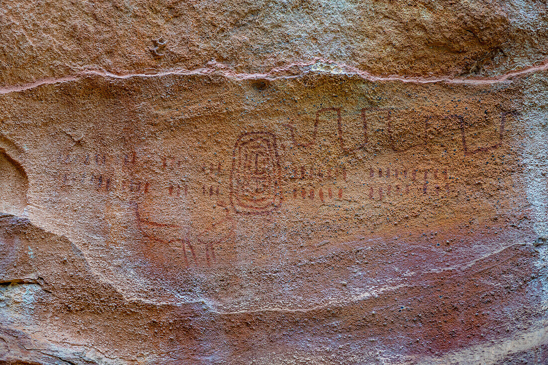 Felsmalerei auf der Pedra Furada, Nationalpark Serra da Capivara, UNESCO-Welterbe, Piaui, Brasilien, Südamerika