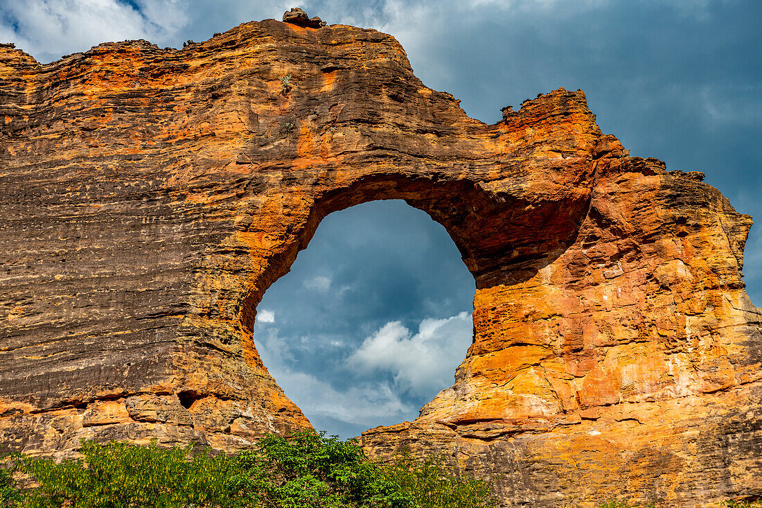 Steinbogen auf der Pedra Furada, Nationalpark Serra da Capivara, UNESCO-Welterbe, Piaui, Brasilien, Südamerika