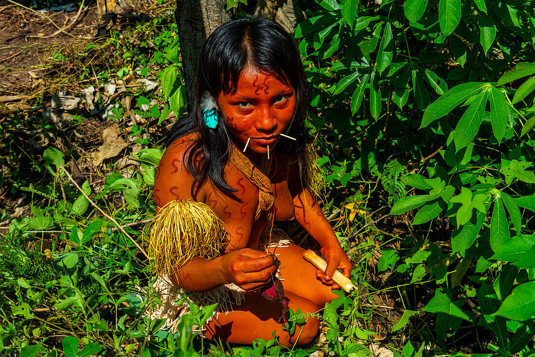 Frau mit Körperbemalung, Yanomami-Stamm, Südvenezuela, Südamerika