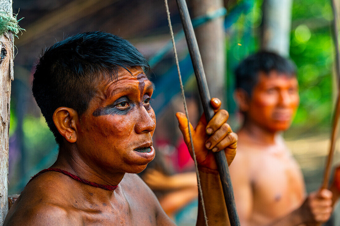 Junger Mann vom Stamm der Yanomami, Südvenezuela, Südamerika