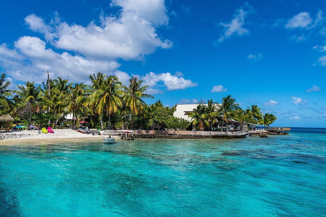 Little bay at the Tiputa Pass, Rangiroa atoll, Tuamotus, French Polynesia, South Pacific, Pacific