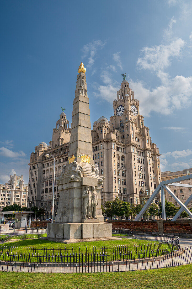 Titanic Memorial-Statue, Pier Head, Liverpool, Merseyside, England, Vereinigtes Königreich, Europa