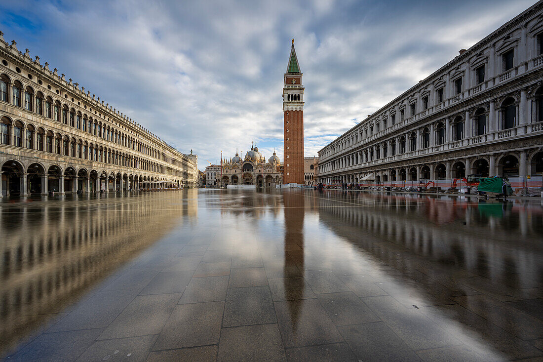 Reflected view of St. Marks Square and Campanile, San Marco, Venice, UNESCO World Heritage Site, Veneto, Italy, Europe