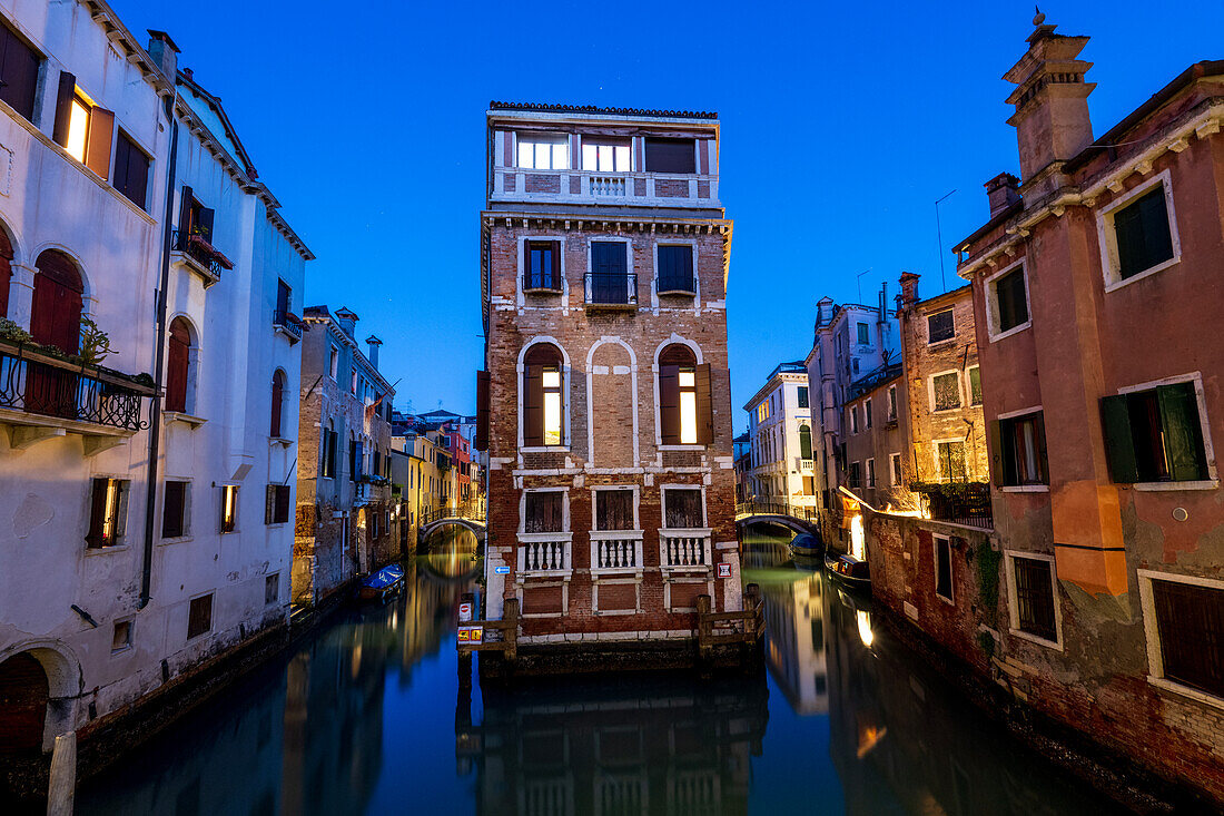 Palazzo Tetta at night, Venice, UNESCO World Heritage Site, Veneto, Italy, Europe