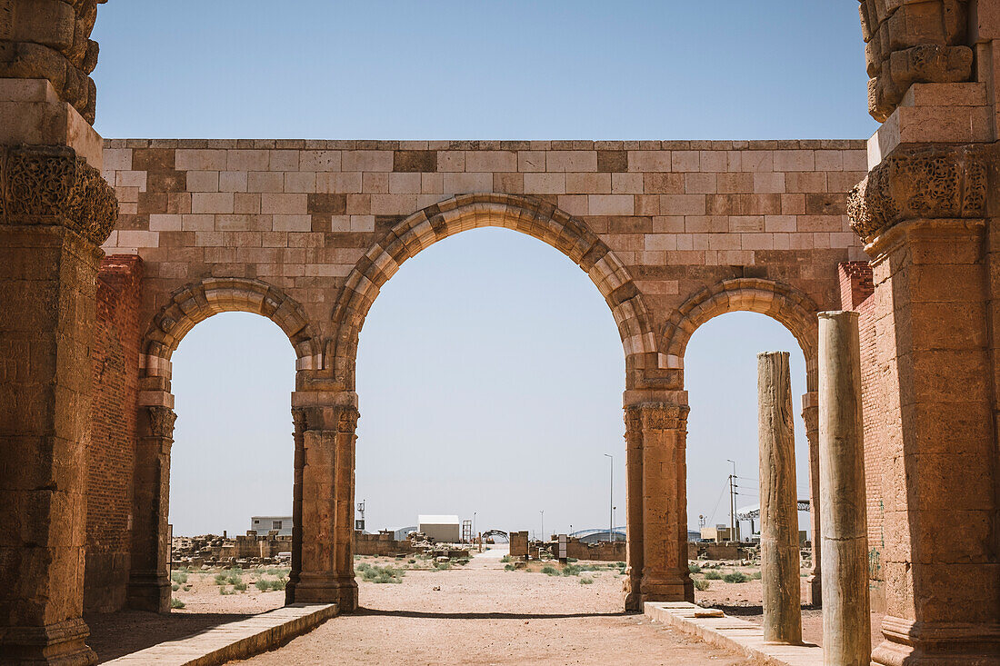 Fassade der Wüstenburg Qasr al-Mushatta mit Bögen, Jordanien, Naher Osten