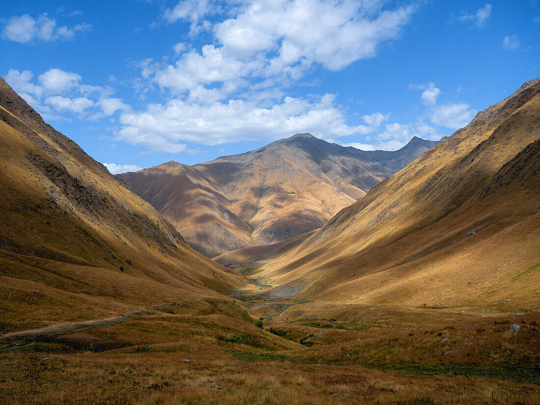 Der Juta-Roschka-Weg über den Chaukhi-Pass, Stepantsminda, Kasbegi, Georgien (Sakartvelo), Zentralasien, Asien