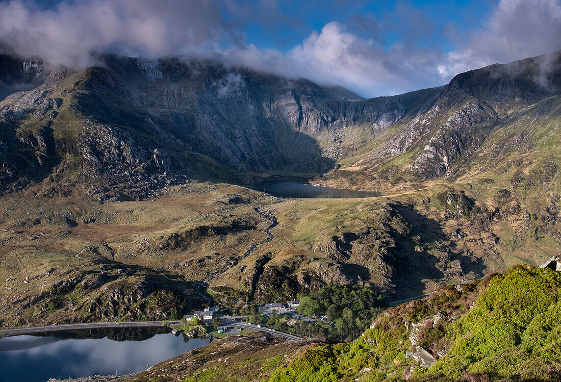 Llyn Ogwen, Cwm Idwal und die Glyderau Mountains, Snowdonia National Park, Nordwales, Vereinigtes Königreich, Europa