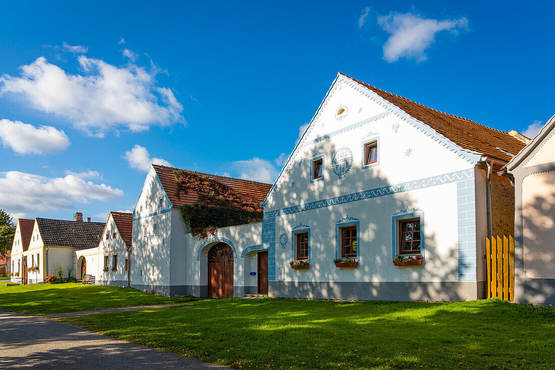 Historische Häuser im Holasovice Historic Village Reservation, ländlicher Barockstil, UNESCO-Weltkulturerbe, Holasovice, Tschechische Republik (Tschechien), Europa