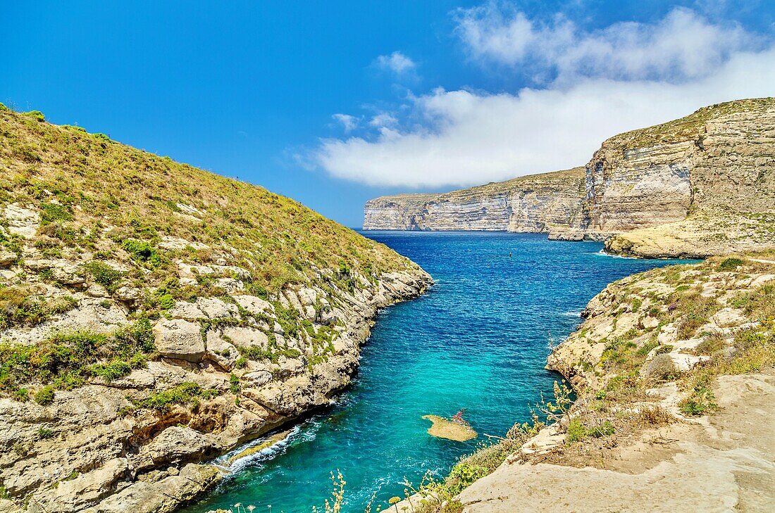 Die Klippen bei Xlendi, West-Gozo, Republik Malta, Mittelmeer, Europa