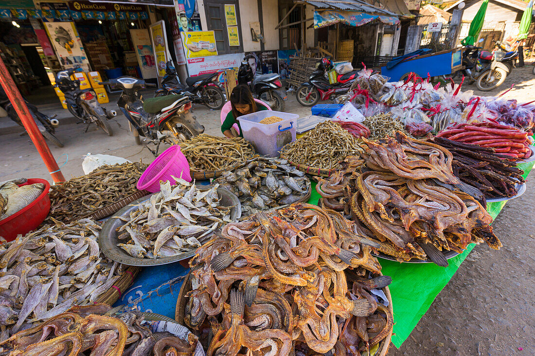 Getrockneter Fisch auf dem Markt, Hsipaw, Shan-Staat, Myanmar (Birma), Asien