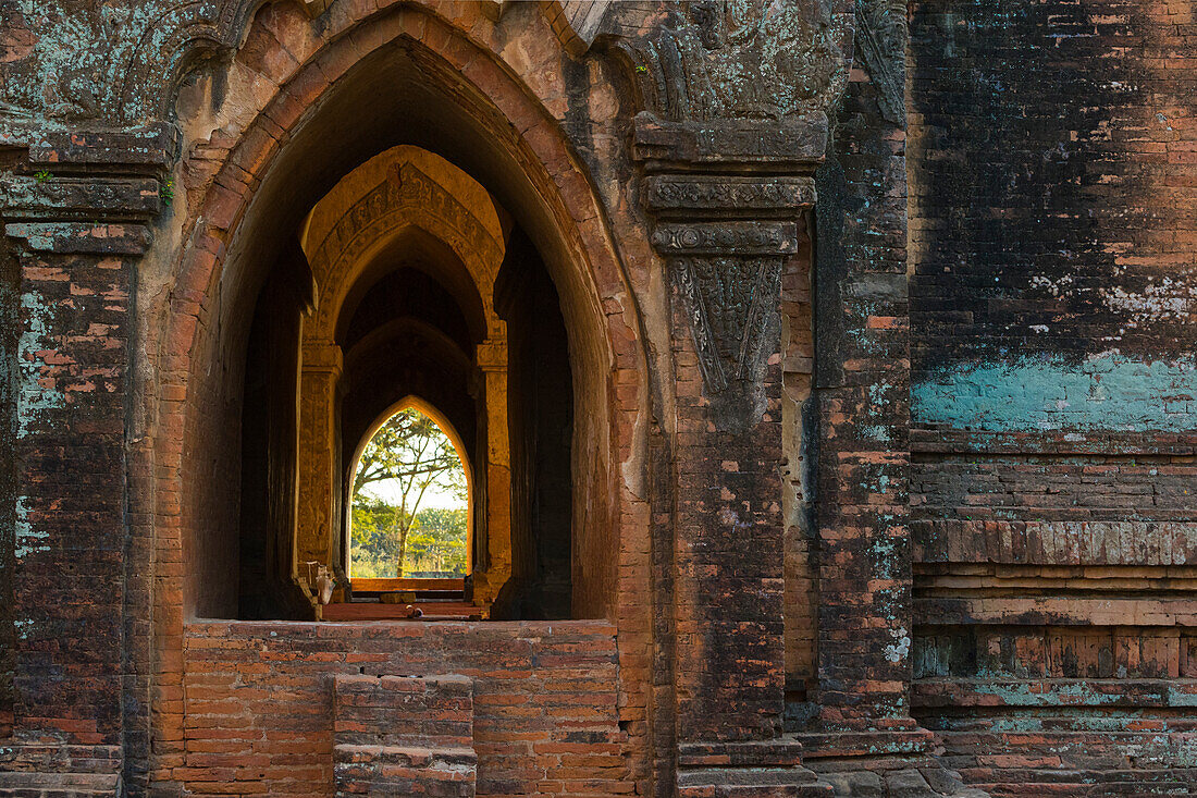 See-through arch of old pagoda, Old … – License image – 13816962 lookphotos