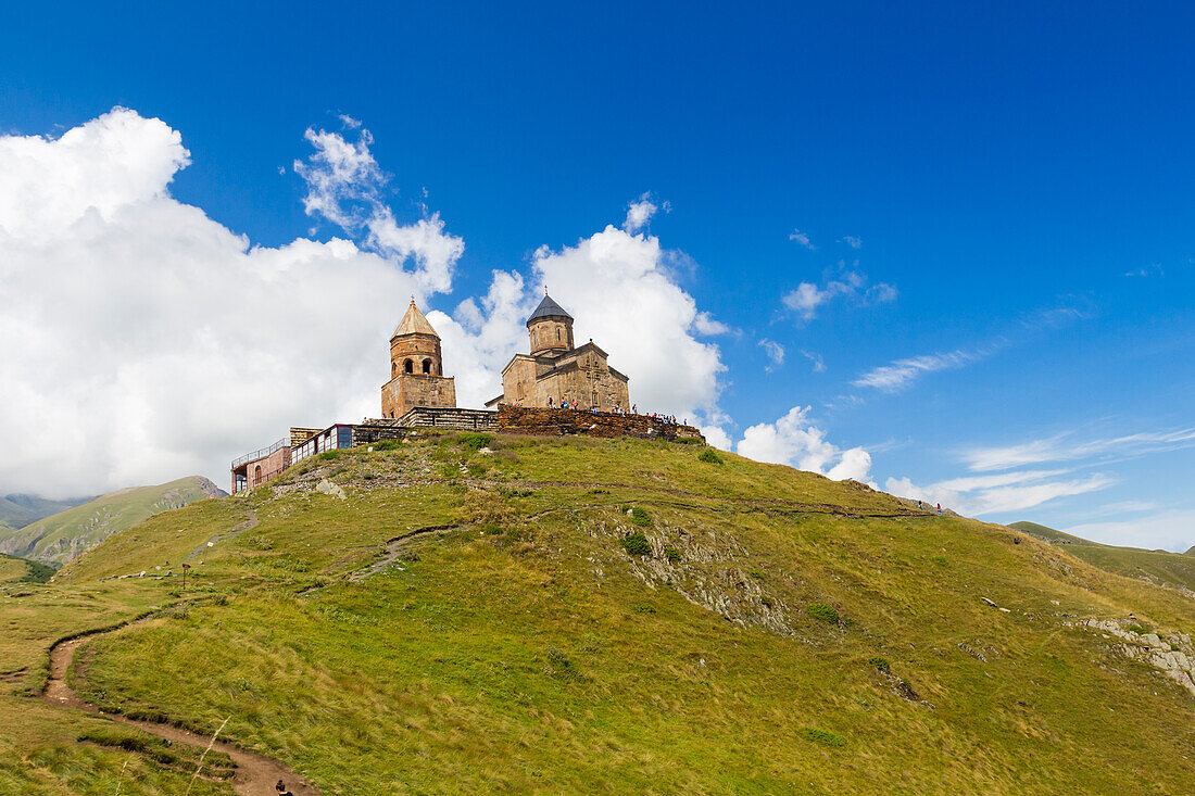 Dreifaltigkeitskirche Gergeti (Dreifaltigkeitskirche) (Tsminda Sameba), Kazbegi-Gebirge, Georgien, Zentralasien, Asien
