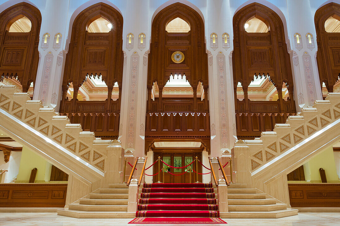 Treppe im Königlichen Opernhaus, Muscat, Oman, Naher Osten