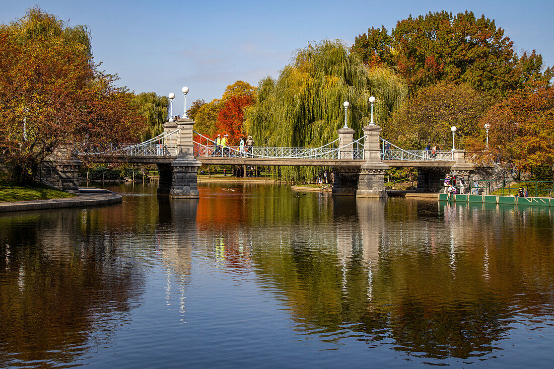 Boston's Public Garden Lagoon Bridge, Boston, Massachusetts, Neuengland, Vereinigte Staaten von Amerika, Nordamerika
