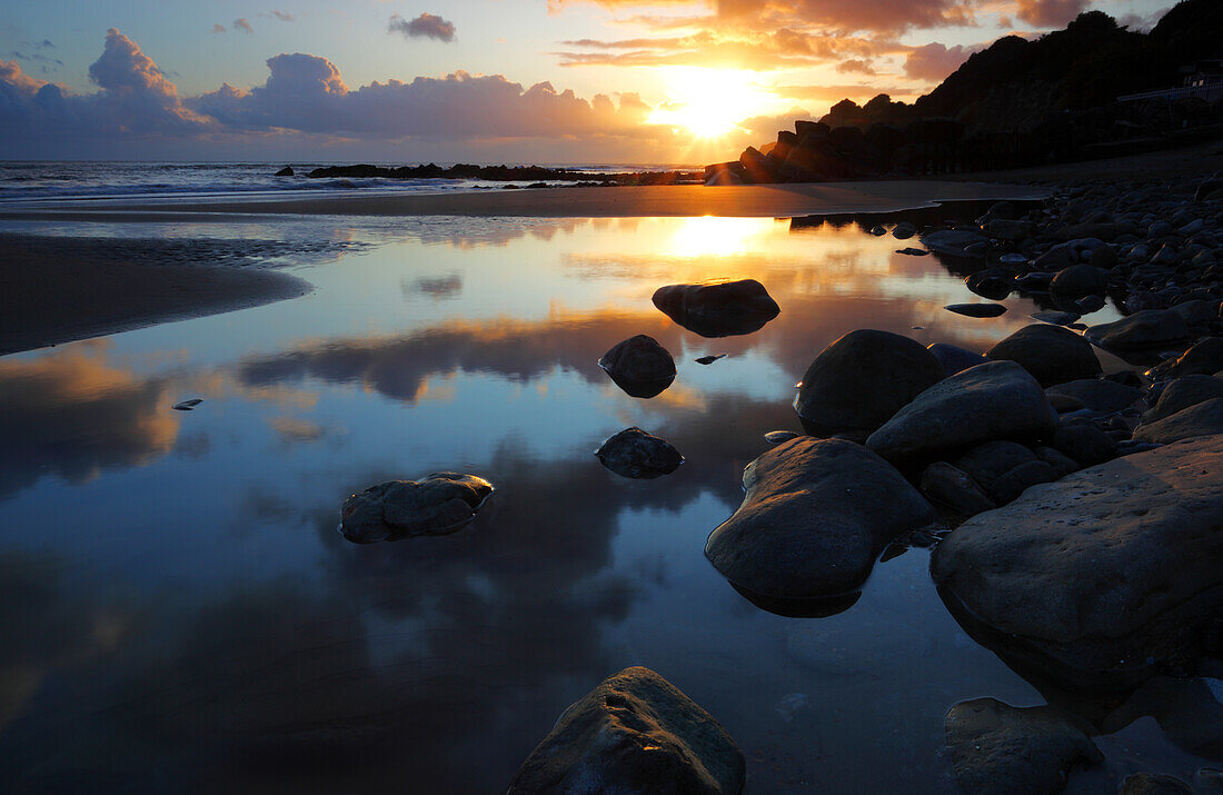 Sonnenuntergang an der Steephill Cove, Ventnor, Isle of Wight, England, Vereinigtes Königreich, Europa
