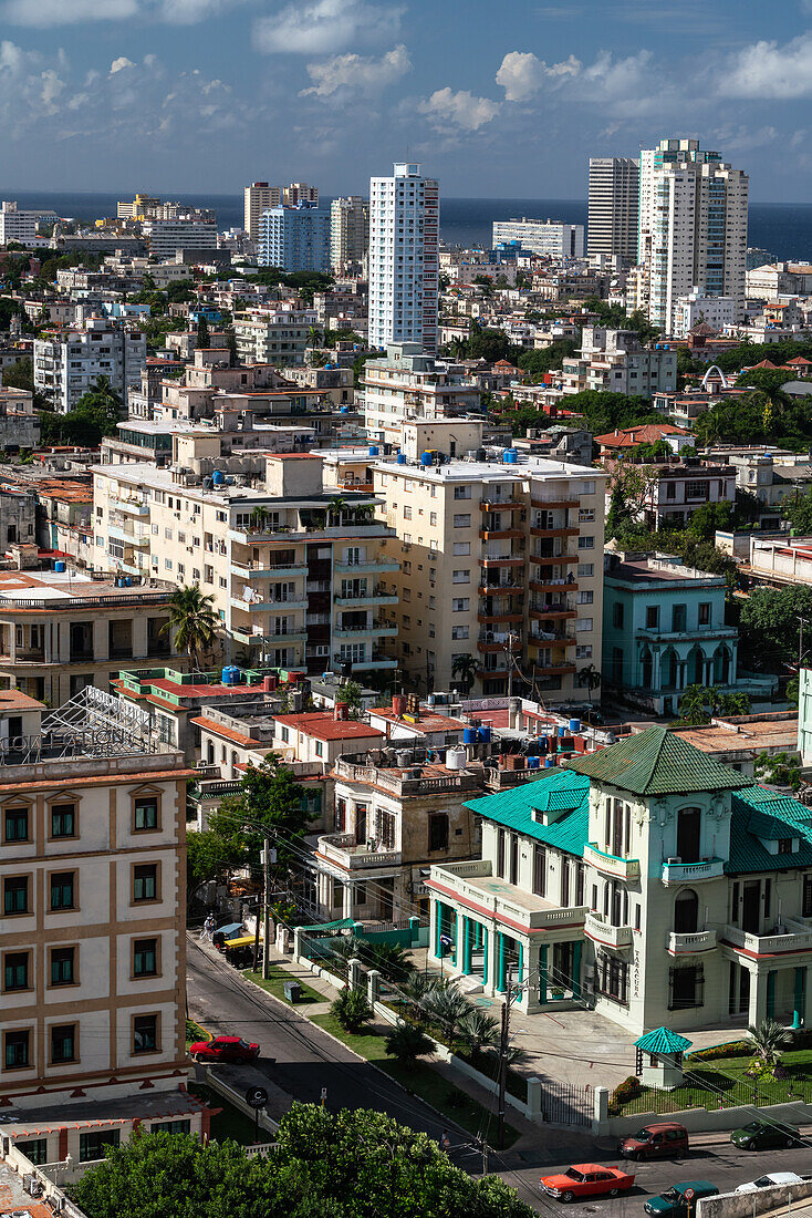 Luftaufnahme des modernen Havanna und seiner Wolkenkratzer, Kuba, Westindische Inseln, Karibik, Mittelamerika