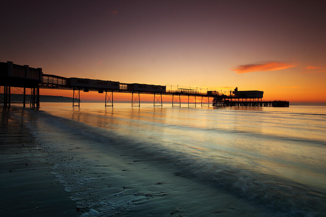 Sandown Pier bei Sonnenaufgang, Isle of Wight, England, Vereinigtes Königreich, Europa