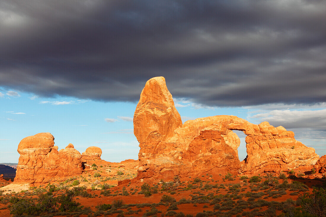 Turret Arch, Arches National Park, Utah, Vereinigte Staaten von Amerika, Nordamerika