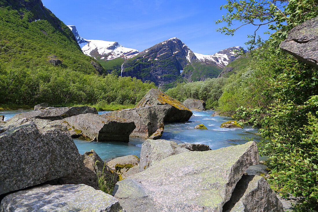 In der Nähe des Briksdalsgletschers, Olden, Vestland, Norwegen, Skandinavien, Europa
