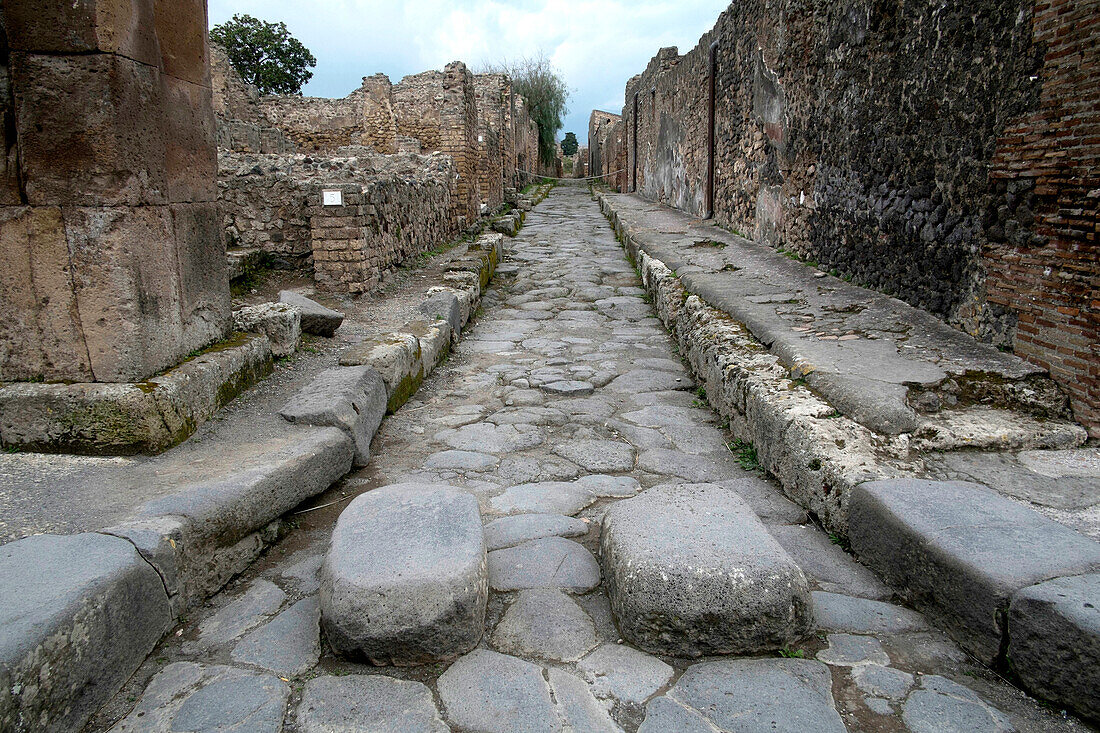 Zebrastreifen, gepflasterte Straße mit Trittsteinen, Pompeji, UNESCO-Welterbe, Kampanien, Italien, Europa