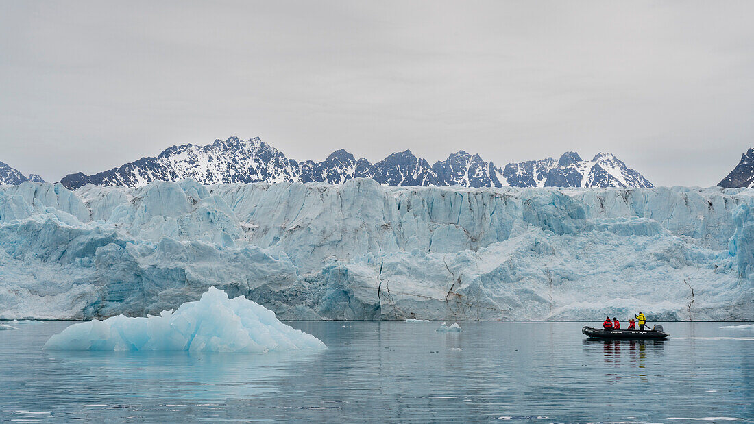 Lillyhookbreen glacier, Spitsbergen, Svalbard Islands, Arctic, Norway, Europe
