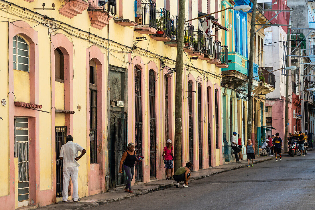 Typische Seitenstraße, Alt-Havanna, Kuba, Westindische Inseln, Karibik, Mittelamerika
