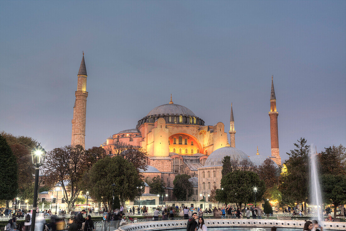 Abend, Große Moschee Hagia Sophia, 360 n. Chr., UNESCO-Weltkulturerbe, Istanbul, Türkei, Europa