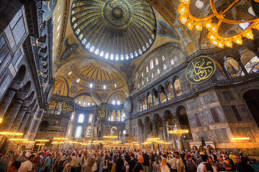 Innenraum, Große Moschee Hagia Sophia, 360 n. Chr., UNESCO-Weltkulturerbe, Istanbul, Türkei, Europa