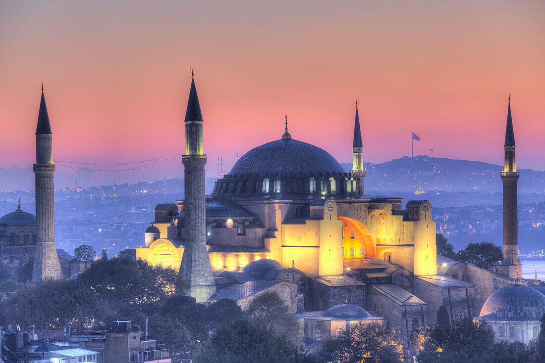 Sonnenaufgang am frühen Morgen, Große Moschee Hagia Sophia, 360 n. Chr., UNESCO-Welterbe, Istanbul, Türkei, Europa