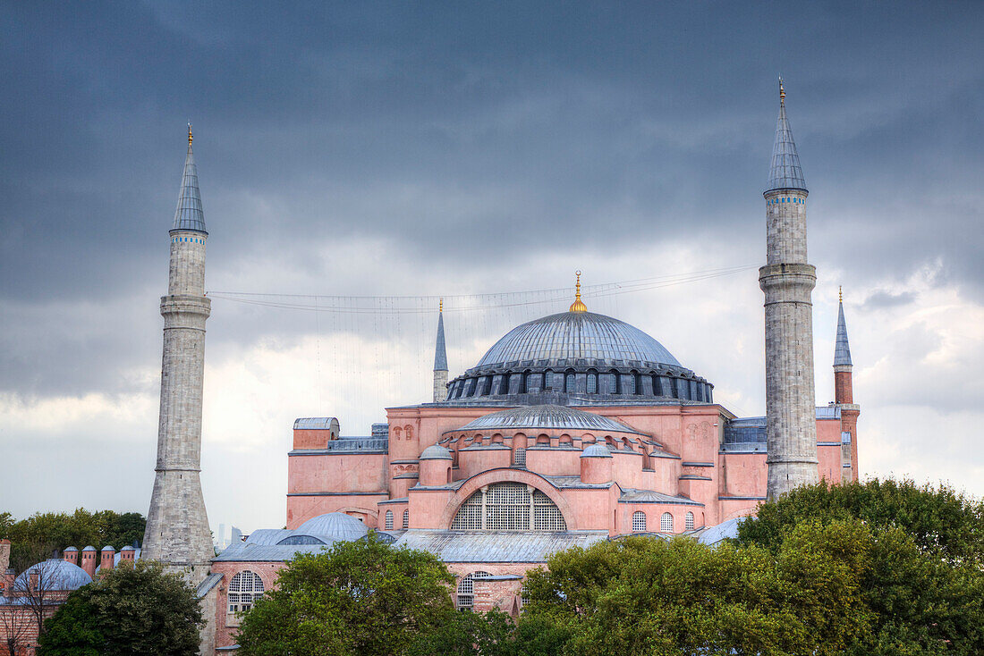 Herannahender Sturm, Große Moschee Hagia Sophia, 360 n. Chr., UNESCO-Welterbe, Istanbul, Türkei, Europa