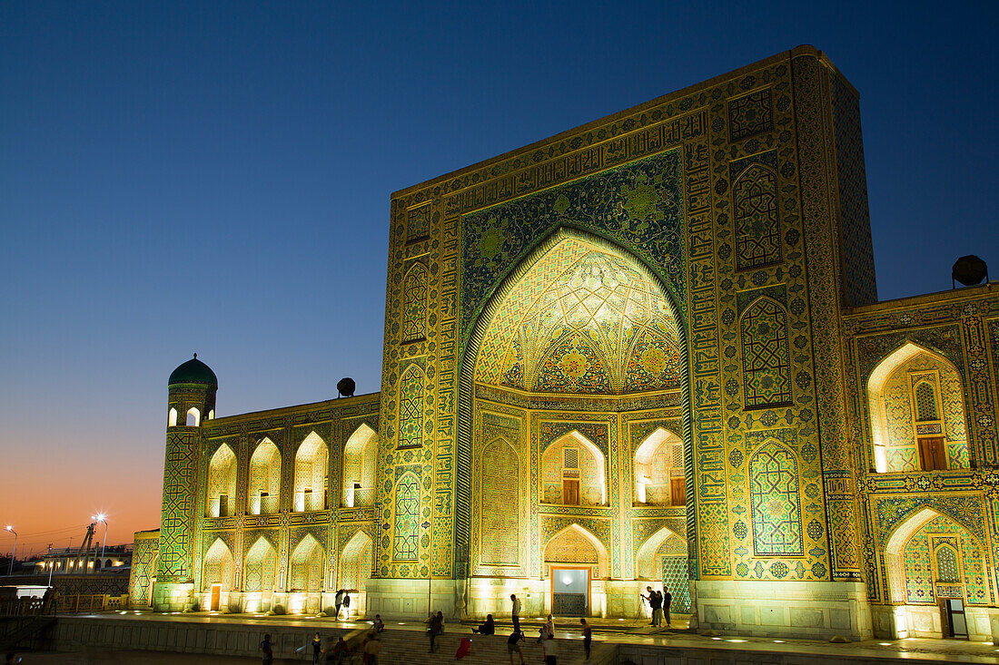Abend, Tilla-Kari-Madrassa, fertiggestellt 1660, Registan-Platz, UNESCO-Welterbe, Samarkand, Usbekistan, Zentralasien, Asien