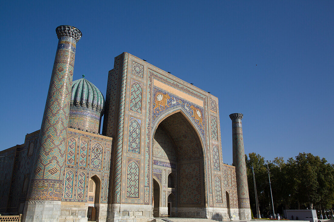 Sherdor Madrassah, completed 1636, Registan Square, UNESCO World Heritage Site, Samarkand, Uzbekistan, Central Asia, Asia