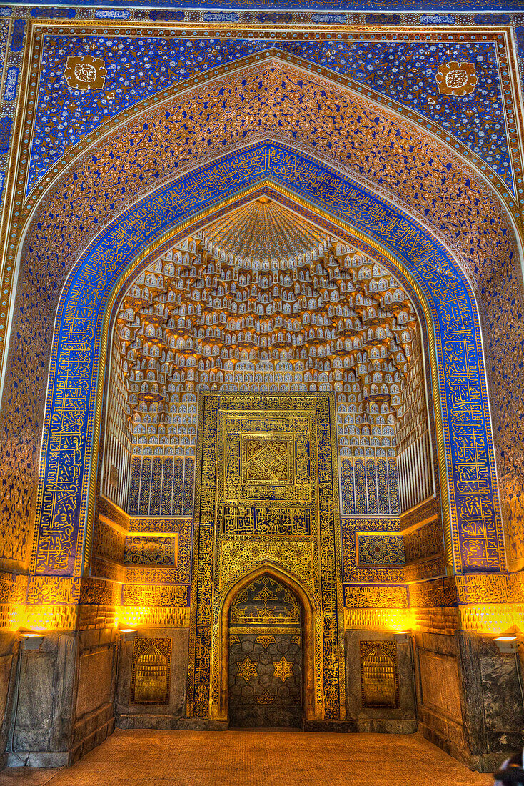 Innenraum, Tilla-Kari-Moschee, fertiggestellt 1660, Registan-Platz, UNESCO-Welterbe, Samarkand, Usbekistan, Zentralasien, Asien