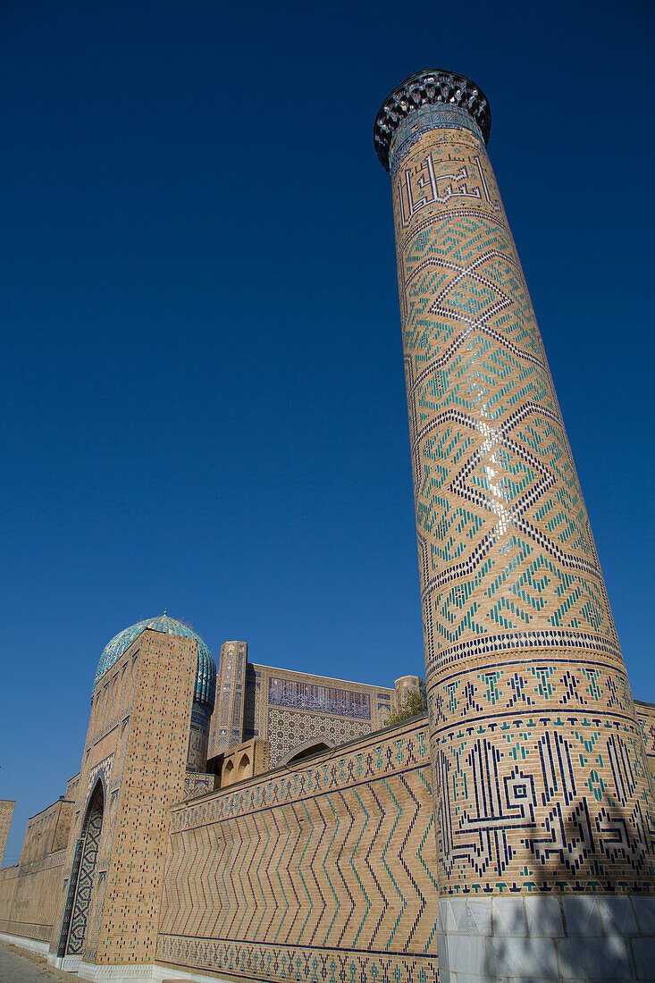 Minaret, Bibi Khanym Mosque, built 1399-1405, UNESCO World Heritage Site, Samarkand, Uzbekistan, Central Asia, Asia
