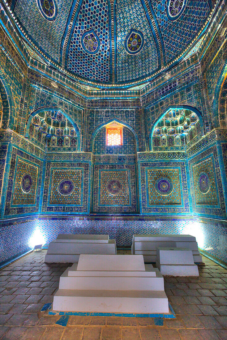 Interior Tombs, Shad-I-Mulk Oko Mausoleum, 1371-1383, Shah-I-Zinda, UNESCO World Heritage Site, Samarkand, Uzbekistan, Central Asia, Asia