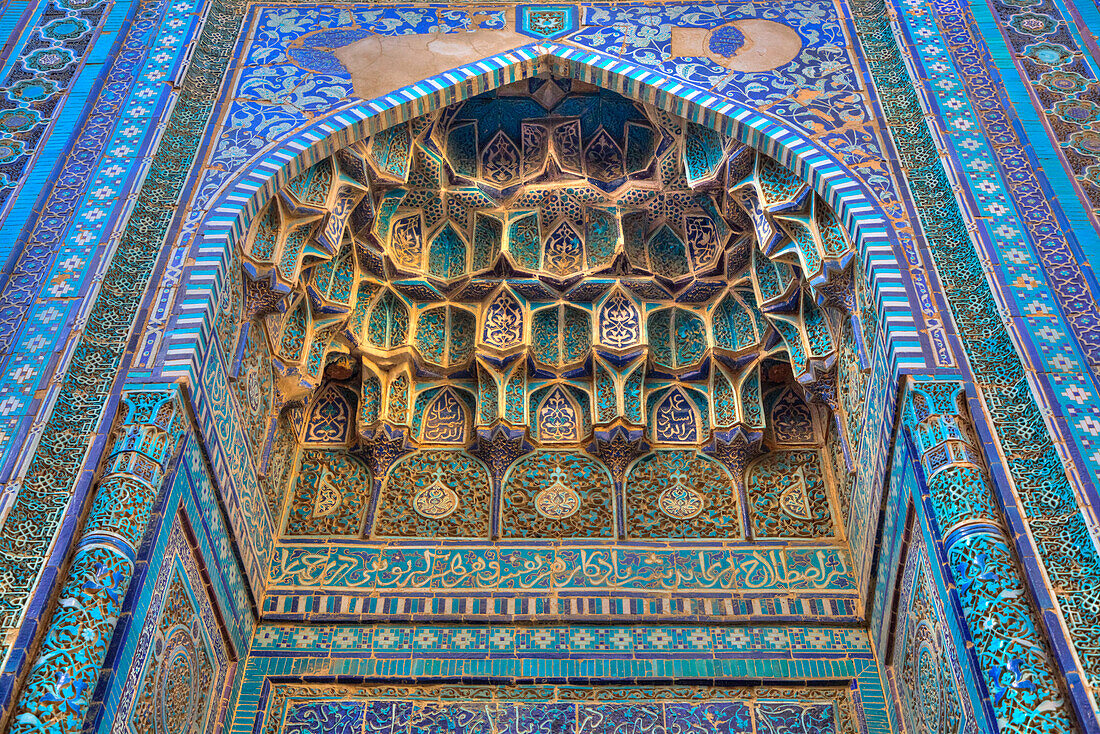 Shad-I-Mulk Oko Mausoleum, 1371-1383, Shah-I-Zinda, UNESCO World Heritage Site, Samarkand, Uzbekistan, Central Asia, Asia
